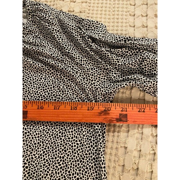 Michael Kors Blouse Size Medium Top Black White Pattern 3/4 Bell Sleeves Casual - Picture 9 of 10